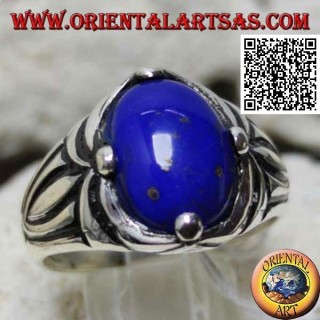 Bague en argent sertie de lapis lazuli cabochon ovale et gravures sur les côtés