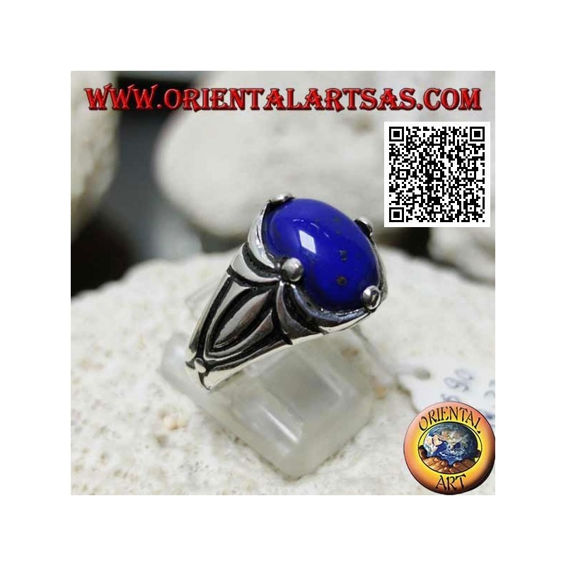Anello in argento con lapislazzulo ovale cabochon incastonato e incisioni sui lati