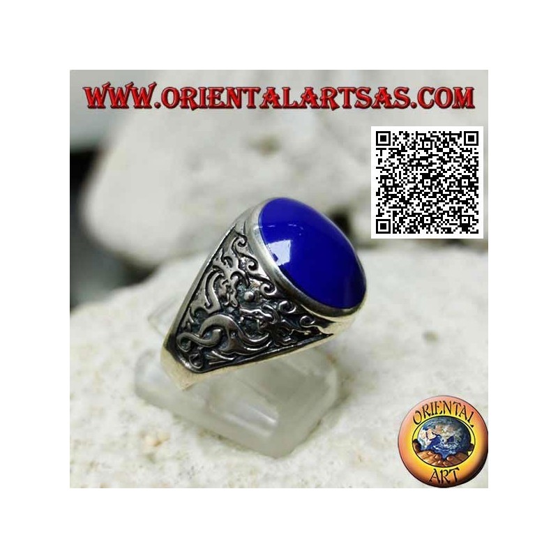 Anillo de plata con cabujón ovalado de lapislázuli y doble dragón japonés en bajorrelieve a los lados