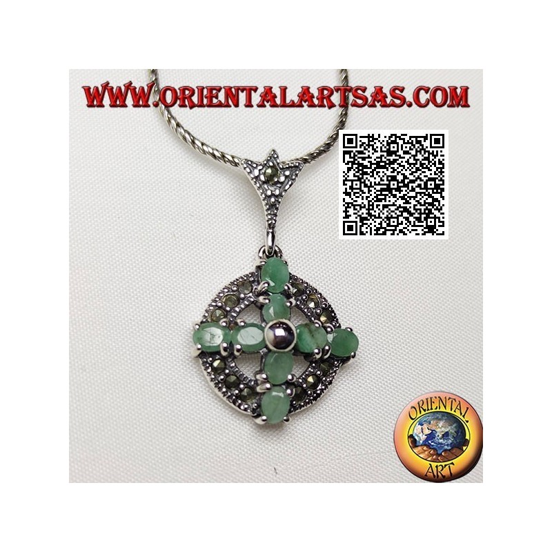 Pendentif croix en argent de 8 émeraudes ovales naturelles sur un cercle de marcassite