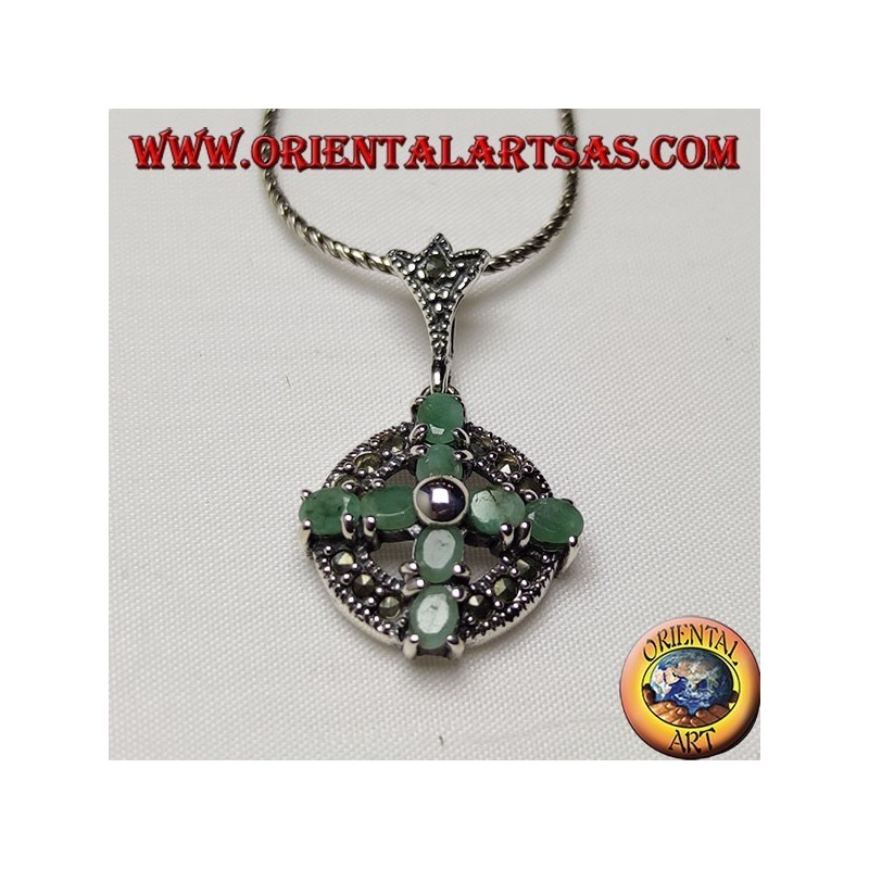 Ciondolo in argento croce di 8 smeraldi naturali ovali su cerchio di marcassite