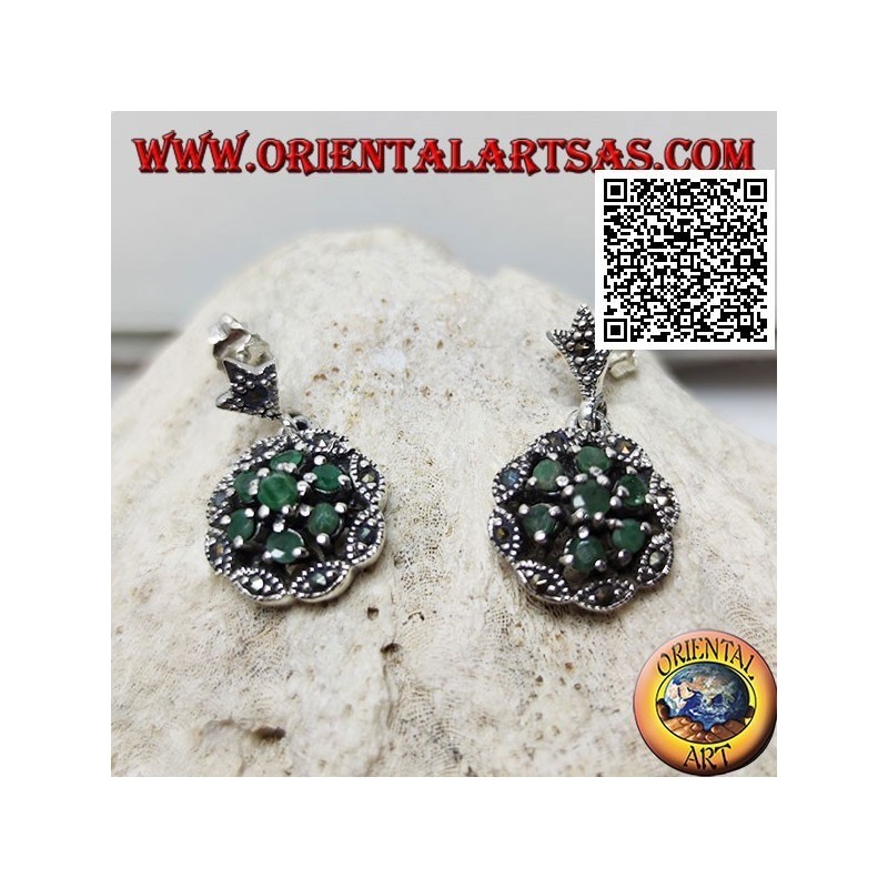 Boucles d'oreilles Daisy en argent avec 6 +1 émeraudes rondes naturelles sur un cadre nuage en marcassite