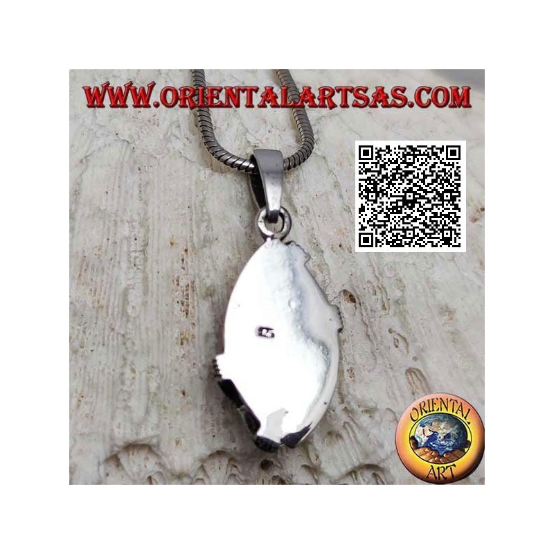 Ciondolo in argento con corniola cabochon a navetta e due semicerchi di marcassite