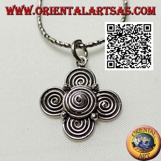 Ciondolo in argento a forma di tetrasquele di spirali