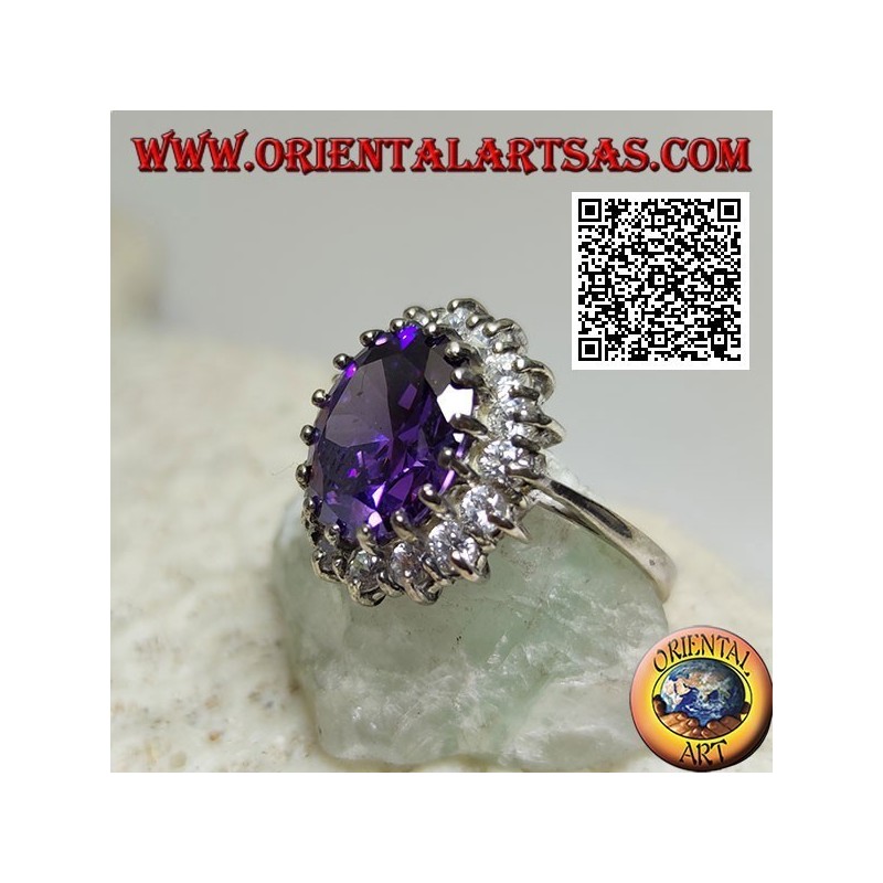 Anello in argento con ametista sintetica ovale sfaccettata incastonata contornata da zirconi bianchi