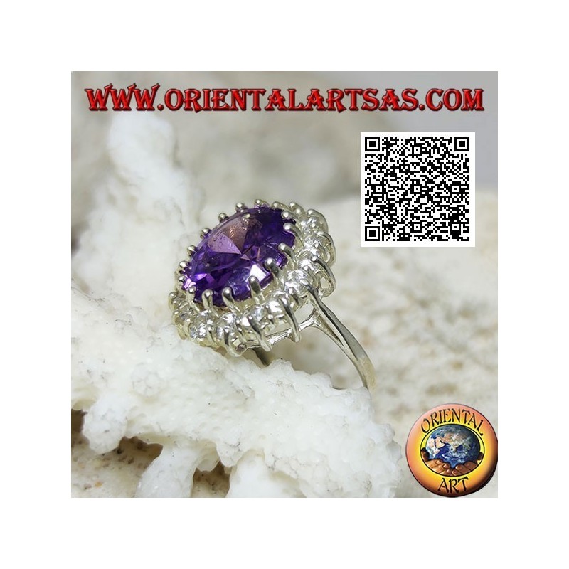 Anello in argento con ametista sintetica ovale sfaccettata incastonata contornata da zirconi bianchi