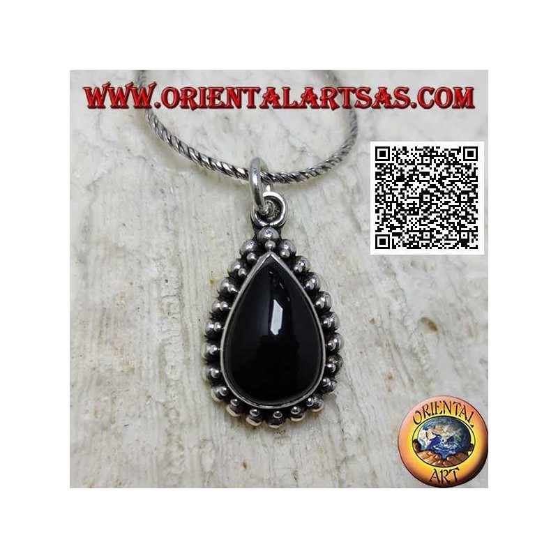 Pendentif en argent avec cabochon goutte onyx entouré d'une double rangée de boules