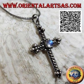 Pendentif croix orthodoxe en argent orné de boules avec labradorite centrale fluorescente bleue