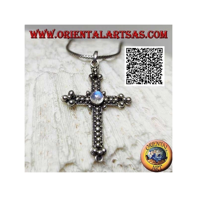 Pendentif croix orthodoxe en argent orné de boules avec labradorite centrale fluorescente bleue