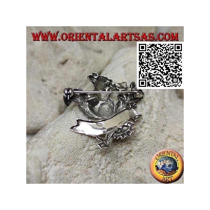 Broche en argent, l'écureuil qui se nourrit de glands