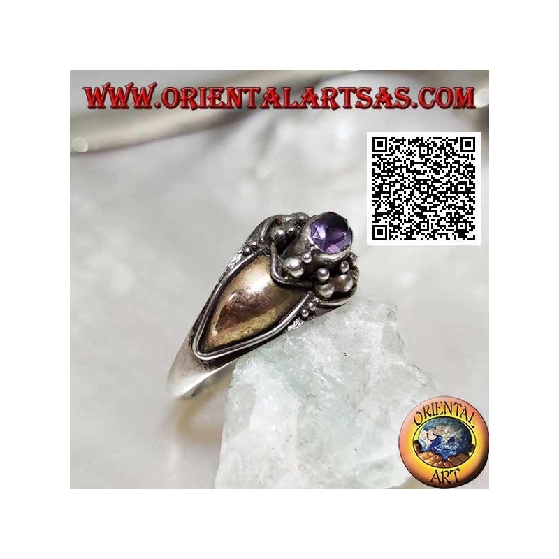 Anello in argento con ametista ovale orizzontale con palline sopra e sotto e placche in oro 14 carati sui lati