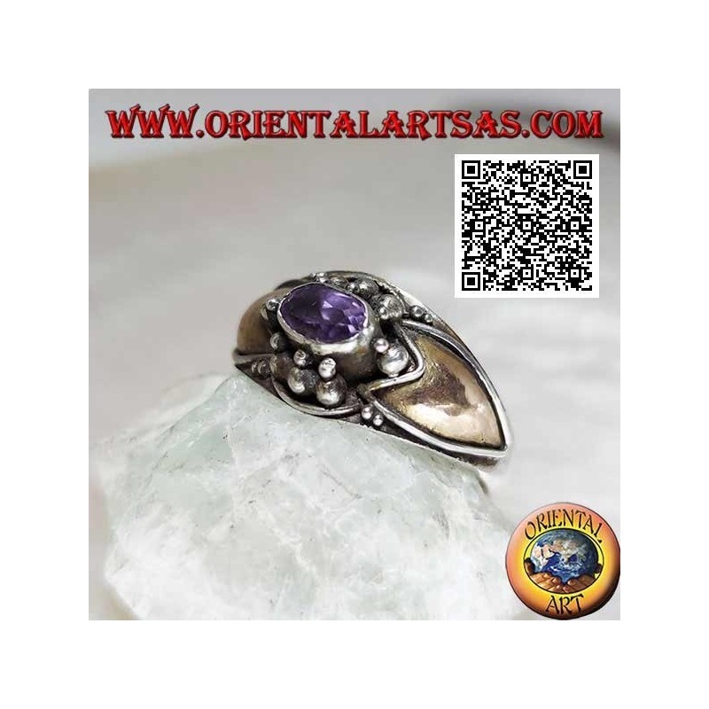 Bague en argent avec améthyste ovale horizontale avec boules en haut et en bas et plaques en or 14 carats sur les côtés