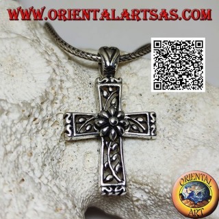 Silver pendant Latin cross with floral decorations and central daisy
