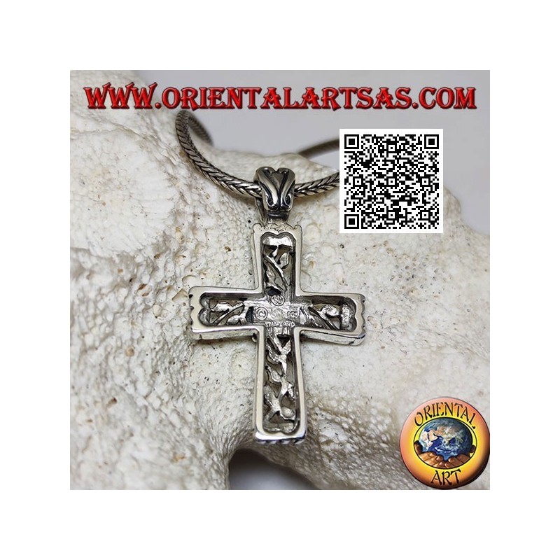 Silver pendant Latin cross with floral decorations and central daisy