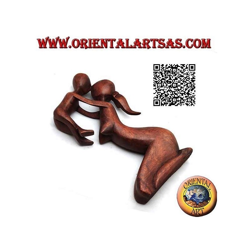 Sculpture of a mother who lifts to the sky and kisses her child in 20 cm suar wood