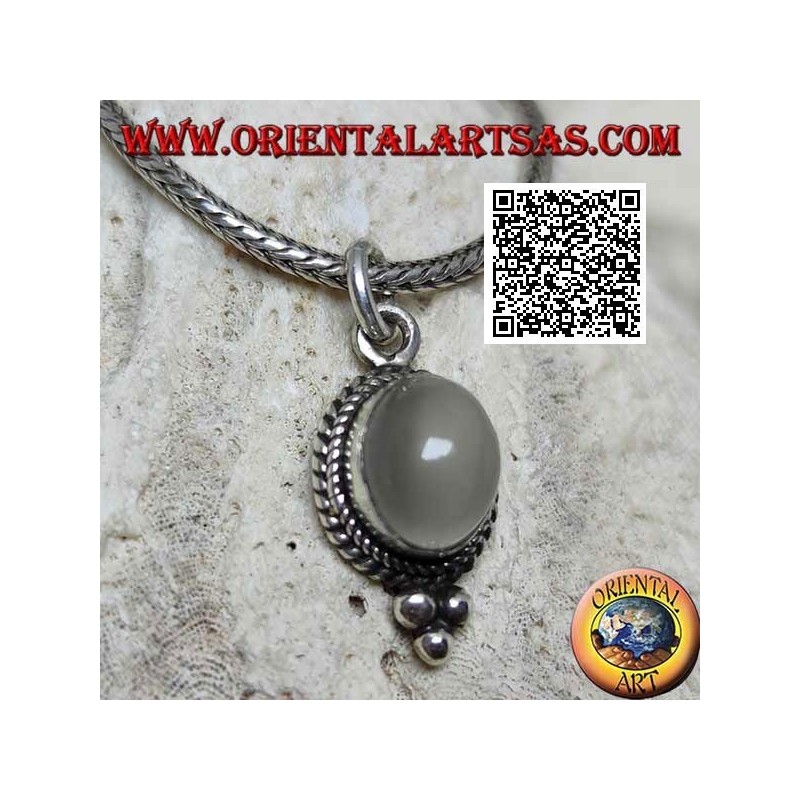 Pendentif en argent avec pierre de lune ovale entourée de tissage et trois boules en dessous