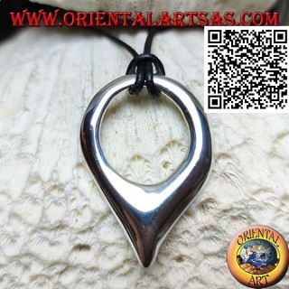 Ciondolo in argento liscio a forma di goccia rovesciata con cordoncino 