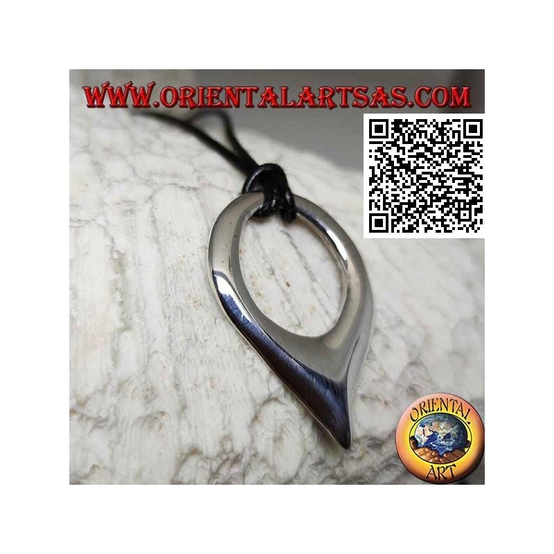 Colgante de plata lisa en forma de gota invertida con cordón