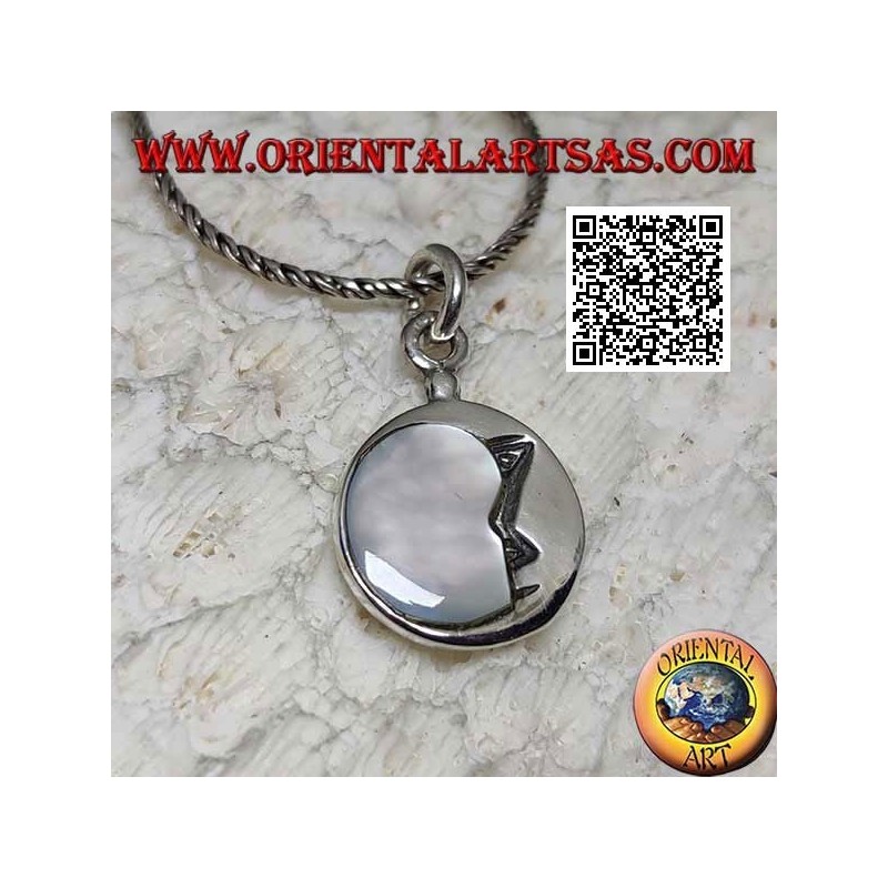 Round silver pendant with decreasing moon embraced in mother of pearl