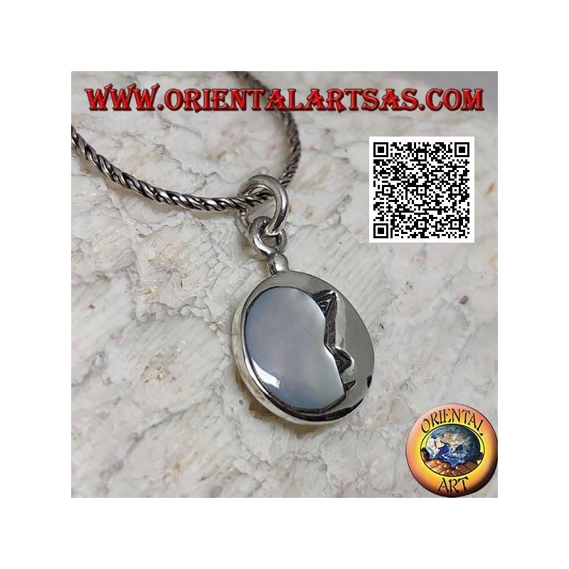 Round silver pendant with decreasing moon embraced in mother of pearl