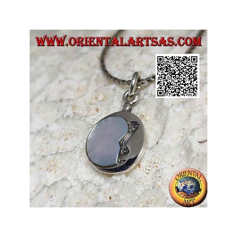 Round silver pendant with decreasing moon embraced in mother of pearl