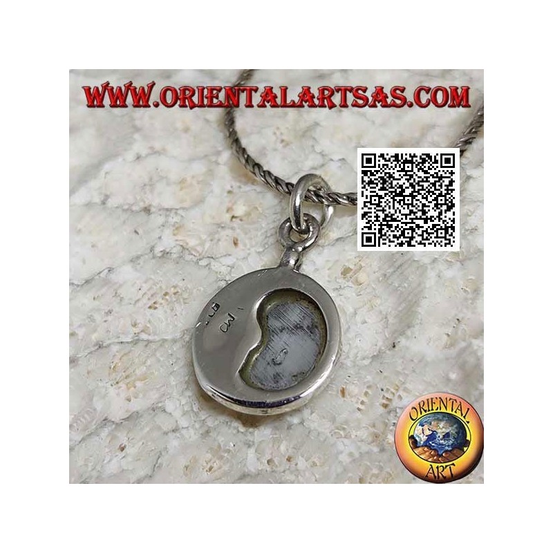 Round silver pendant with decreasing moon embraced in mother of pearl