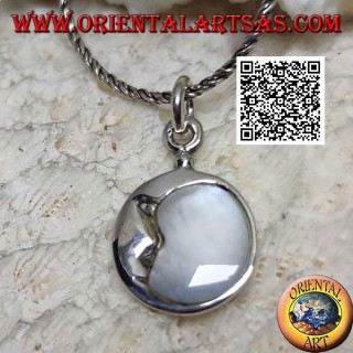 Pendentif rond en argent avec croissant de lune embrassé en nacre