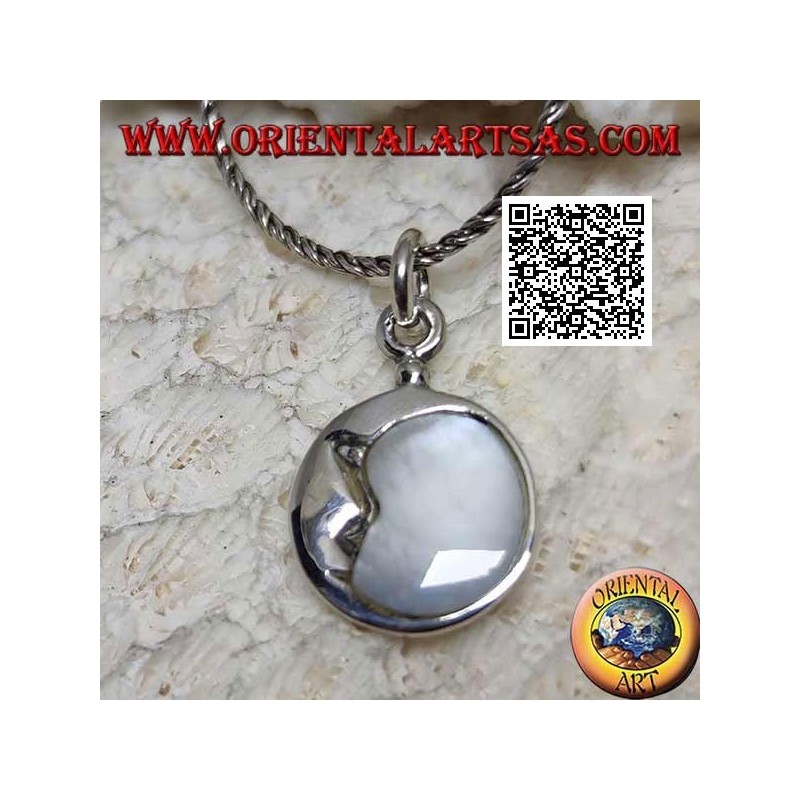 Round silver pendant with crescent moon embraced in mother of pearl