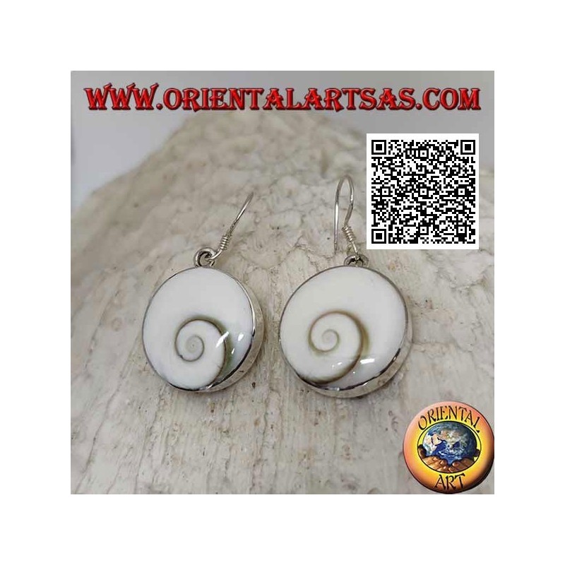 Silberne Ohrringe mit runder "Eye of Saint Lucia" -Schale auf glatter Montage