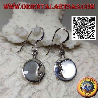 Boucles d'oreilles pendantes rondes en argent avec croissant de lune entouré de nacre