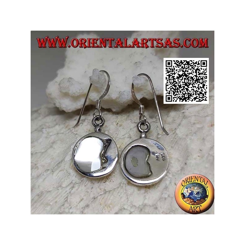 Boucles d'oreilles pendantes rondes en argent avec croissant de lune entouré de nacre