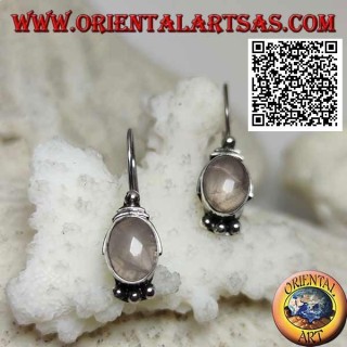Boucles d'oreilles en argent avec quartz rose sur monture lisse avec boules dessus et dessous