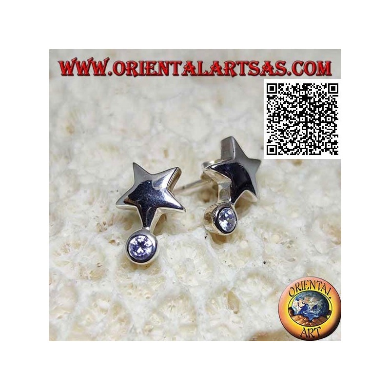 Pendientes de plata con un lóbulo en forma de estrella liso y grueso con una circonita blanca redonda debajo