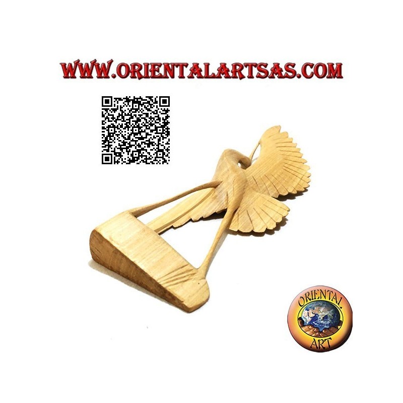 Sculpture of a flamingo with wingspan in 22 cm hibiscus wood