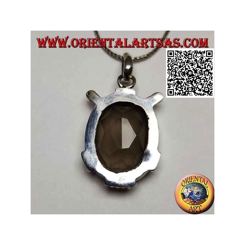 Ciondolo in argento con splendido quarzo fumé ovale sfaccettato su montatura liscia con inserti