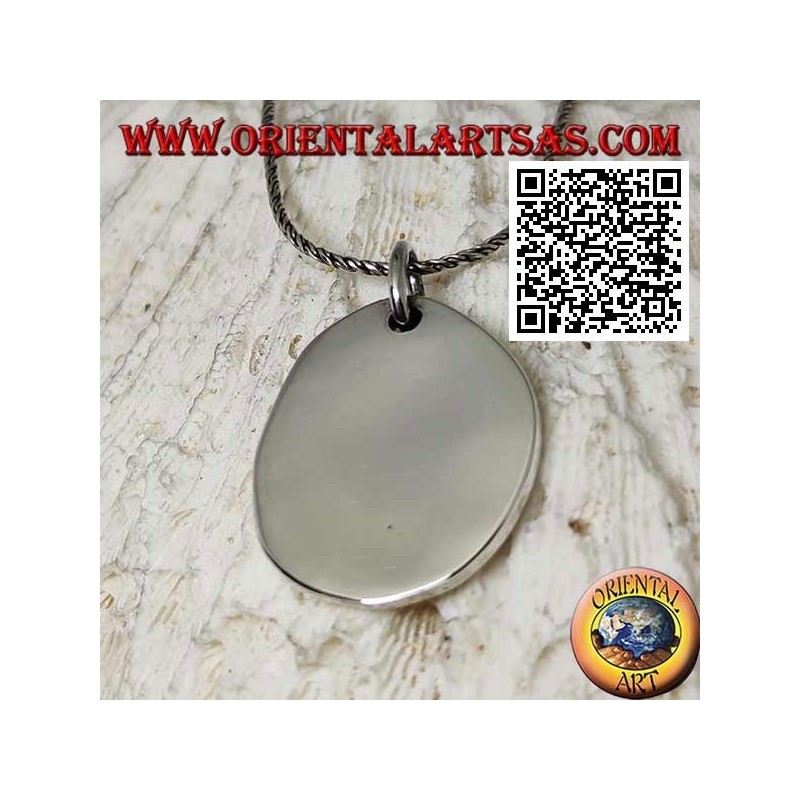 Colgante de plata con medalla lisa de forma ovalada