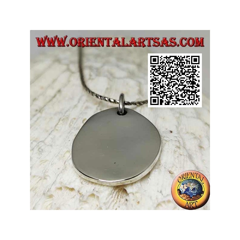 Colgante de plata con medalla lisa de forma ovalada