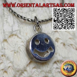 Pendentif rond en argent lisse avec smiley / smiley perforé