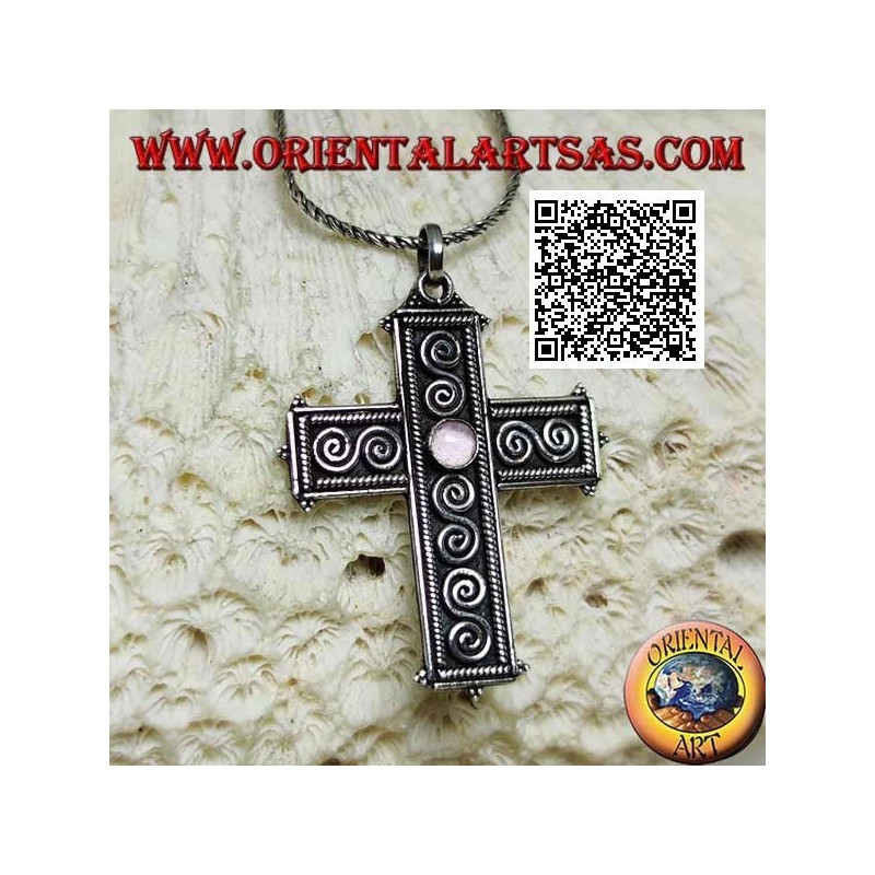 Pendentif croix latine en argent avec améthyste ronde centrale et décor en forme de S de spirales