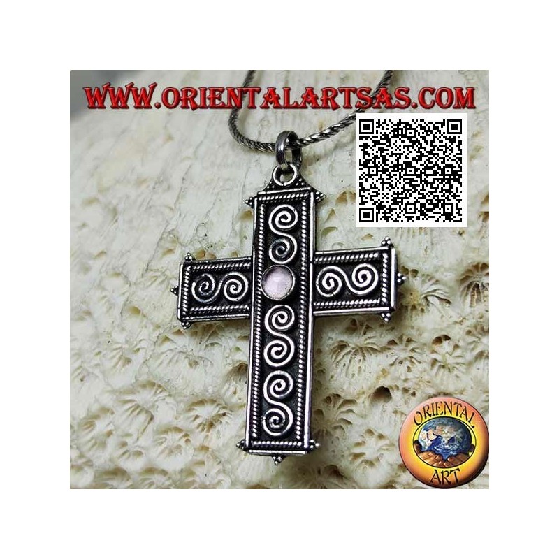 Pendentif croix latine en argent avec améthyste ronde centrale et décor en forme de S de spirales