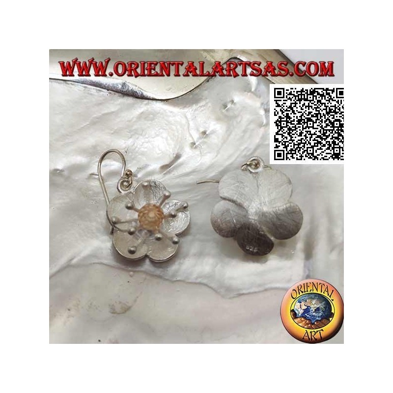 Boucles d'oreilles en argent satiné en forme de fleur avec anémone de mer et zircon citrine central