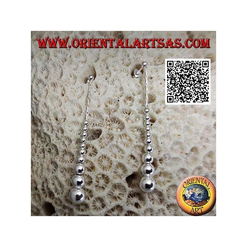 Boucles d'oreilles en argent avec une rangée de boules de croissance lisses suspendues