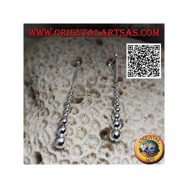 Pendientes de plata con lóbulos con una hilera de bolas de crecimiento suave colgantes
