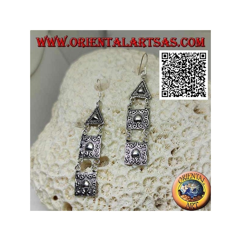 Boucles d'oreilles crochet en argent avec assiettes triangulaires et carrées à décor en haut relief