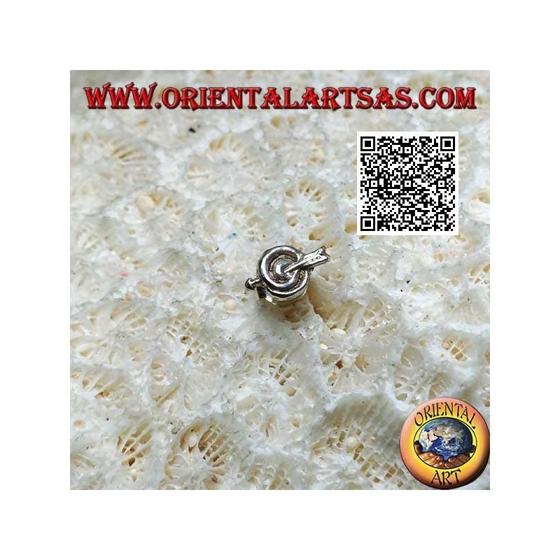 Mini boucle d'oreille en argent, spirale traversée au centre par la flèche