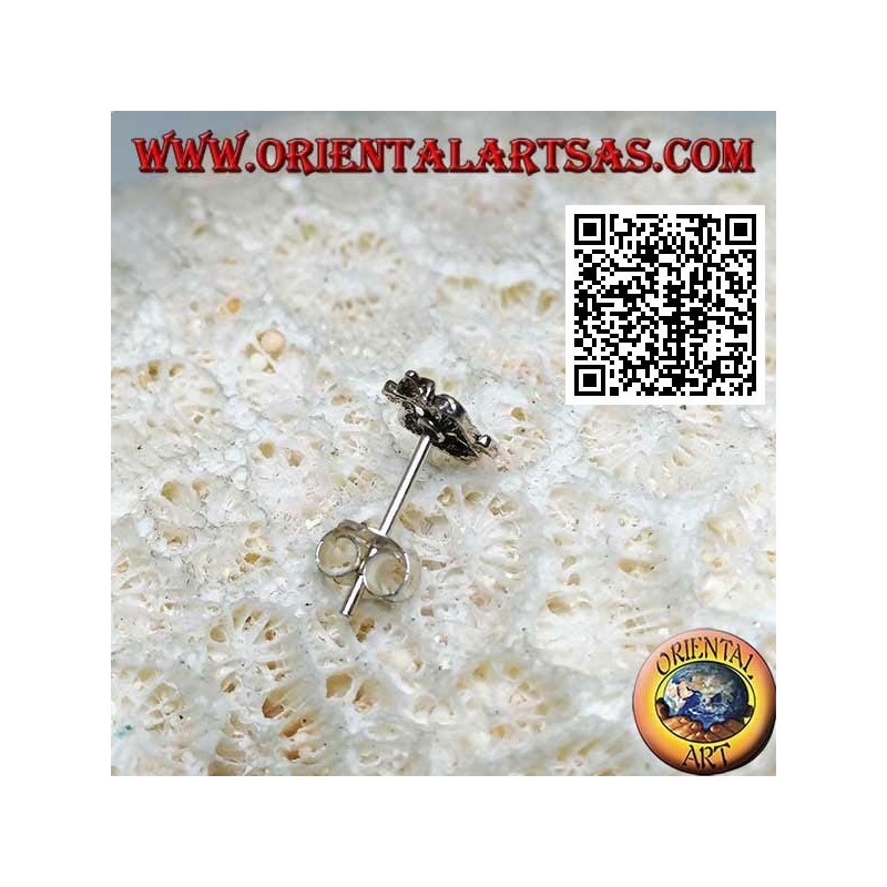 Mini silver earring, the carved jug