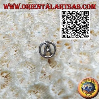 Mini silberner Ohrring, das A der Rächer im Kreis