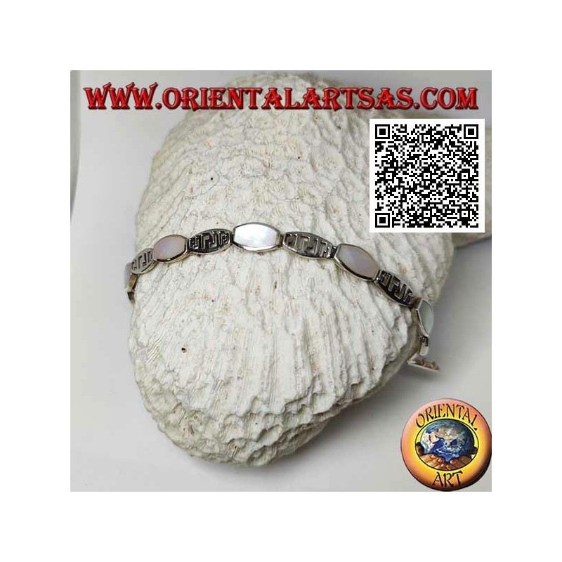 Bracciale in argento piastre rettangolari bombate alternate con madreperla a filo e motivo traforato