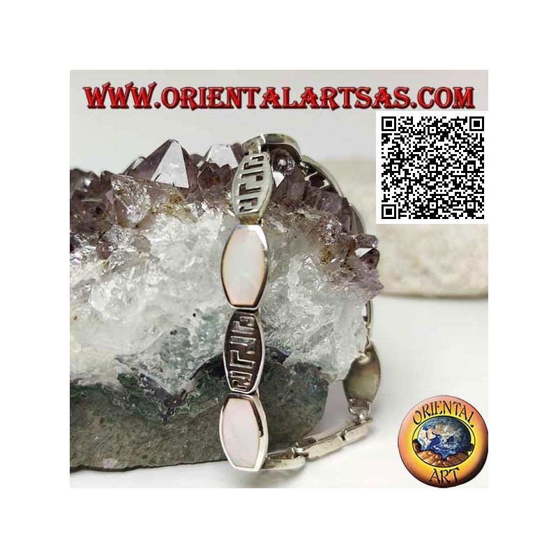 Bracciale in argento piastre rettangolari bombate alternate con madreperla a filo e motivo traforato