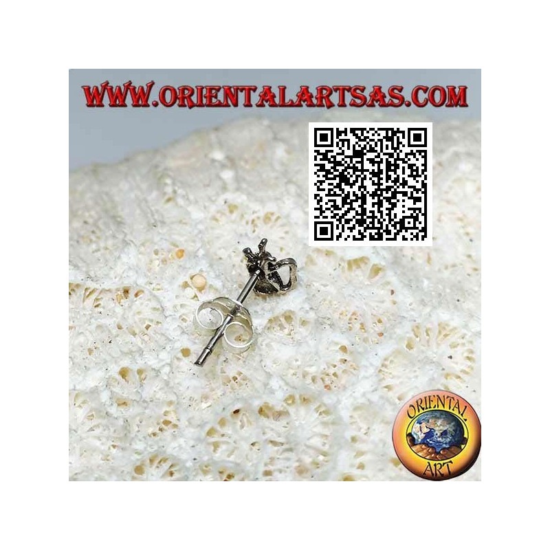 Mini orecchino in argento, sacca da golf con mazze